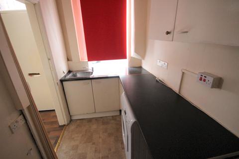 1 bedroom terraced house to rent, Woodview Place,  Leeds, LS11