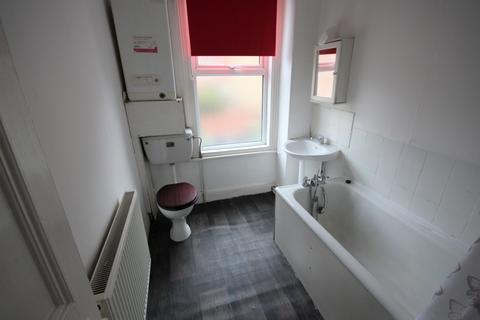 1 bedroom terraced house to rent, Woodview Place,  Leeds, LS11