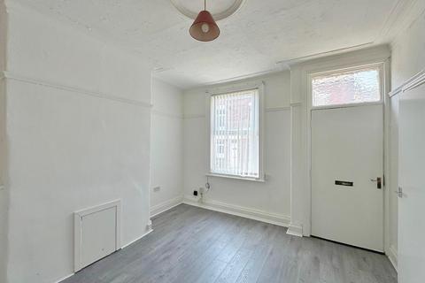 1 bedroom terraced house to rent, Woodview Place,  Leeds, LS11