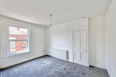 1 bedroom terraced house to rent, Woodview Place,  Leeds, LS11