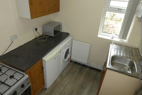 3 bedroom terraced house to rent, Parkfield Street, Rusholme, Manchester