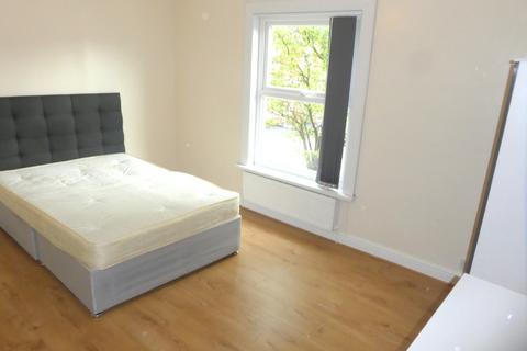 3 bedroom terraced house to rent, Parkfield Street, Rusholme, Manchester