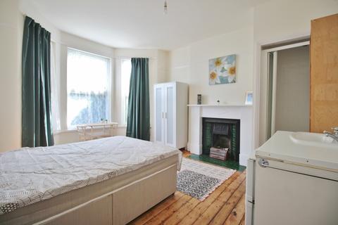 House share to rent, Barrington Road, Crouch End N8