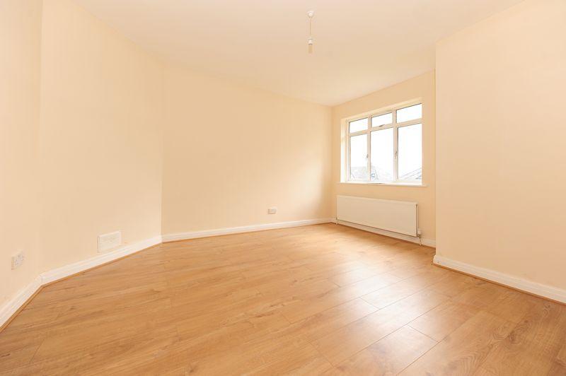 Ruislip Court, West End Road, Ruislip 2 bed flat £1,200 pcm (£277 pw)