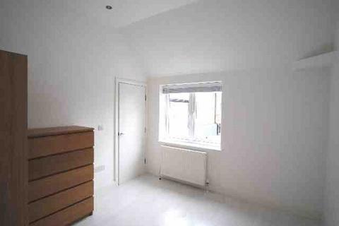 2 bedroom apartment to rent, Ravenshurst Avenue, Hendon, NW4