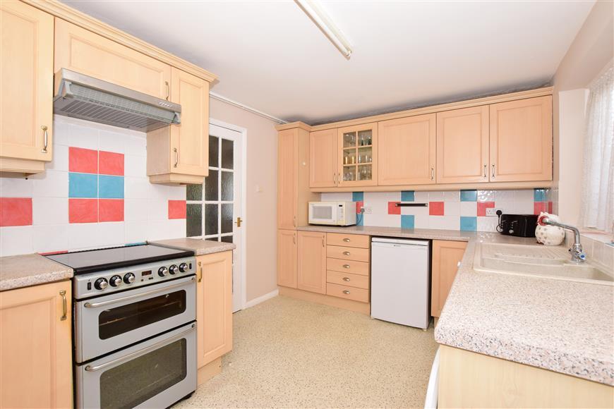High Knocke, Dymchurch, Kent 4 bed semidetached house £330,000