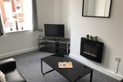 2 bedroom terraced house to rent, Kelsall Avenue, Leeds LS6