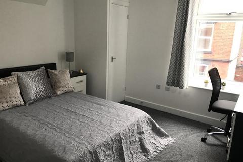 2 bedroom terraced house to rent, Kelsall Avenue, Leeds LS6