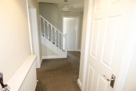 4 bedroom detached house to rent, Crawley Avenue, Hebburn