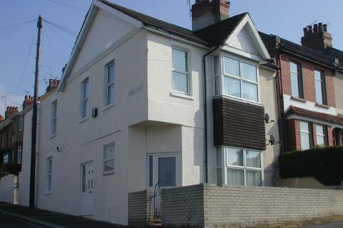 2 bedroom flat to rent, Milner Road, Coombe Road
