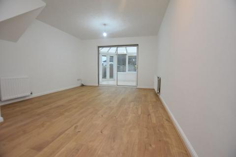 2 bedroom terraced house to rent, Langton Close, Nottingham