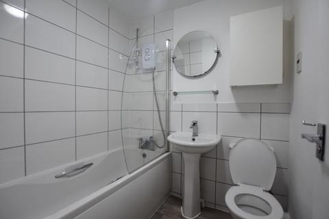 2 bedroom terraced house to rent, Langton Close, Nottingham