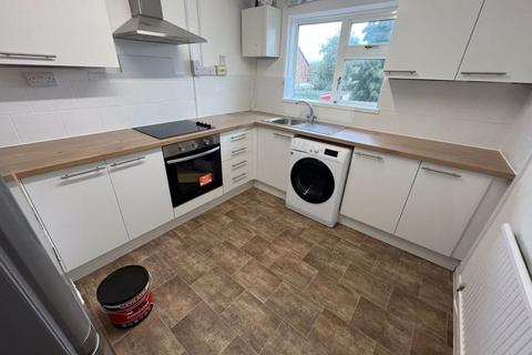 2 bedroom flat to rent, Oak Close, Bristol