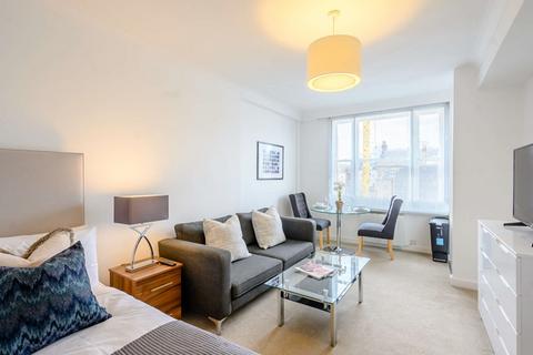 Studio to rent, Hill Street W1