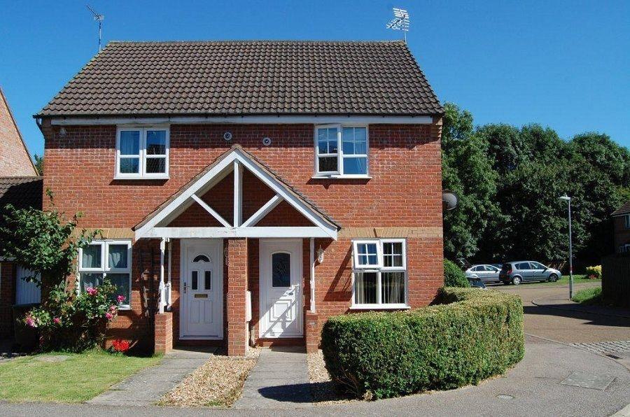 Stanley Way, Ashby Fields, Daventry NN11 0SE 2 bed semidetached house