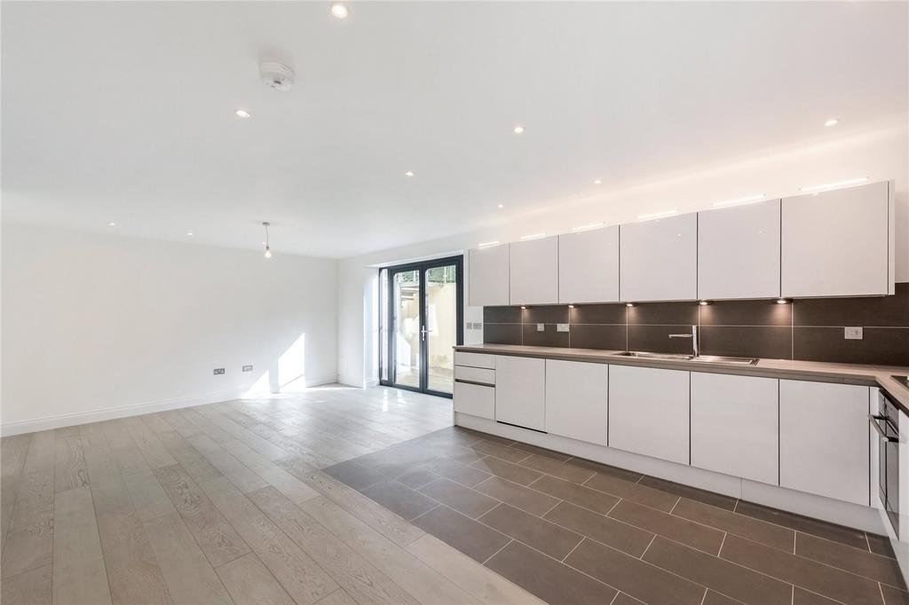 Kitchen / Reception