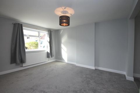 3 bedroom semi-detached house to rent, Heron Close, Knutsford