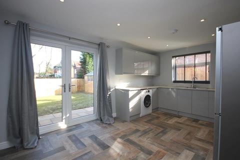 3 bedroom semi-detached house to rent, Heron Close, Knutsford