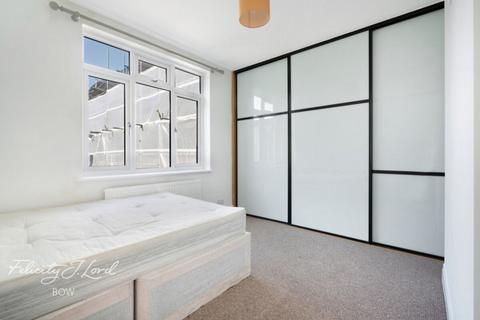 2 bedroom flat to rent, Libra Road, London