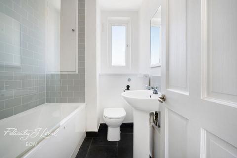 2 bedroom flat to rent, Libra Road, London