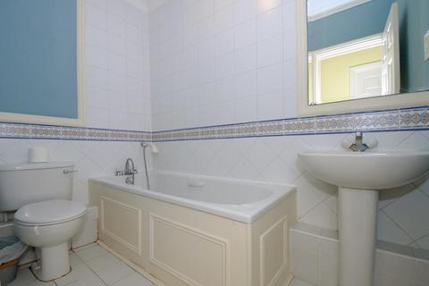 2 bedroom apartment to rent, Queens Road,  Richmond,  TW10