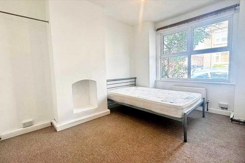 2 bedroom apartment to rent, Milner Road, Brighton