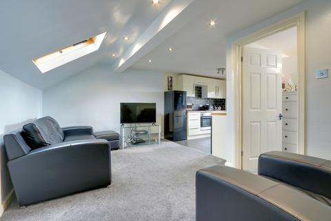 1 bedroom apartment to rent - Broadway, Leigh-on-Sea