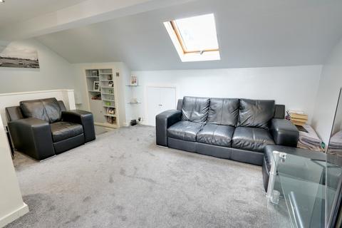 1 bedroom apartment to rent, Broadway, Leigh-on-Sea