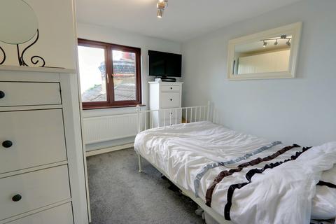 1 bedroom apartment to rent, Broadway, Leigh-on-Sea