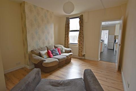 3 bedroom terraced house to rent, Lamcote Street, The Meadows