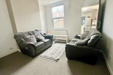 3 bedroom terraced house to rent, Lamcote Street, The Meadows