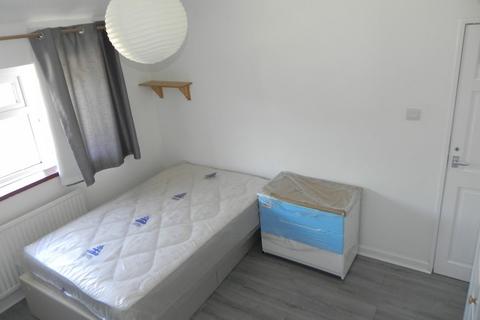 undefined, Yew Tree Drive, Guildford, GU1 1PD