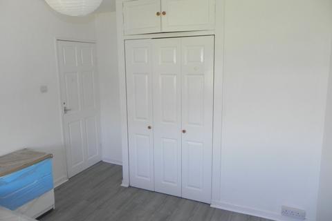 undefined, Yew Tree Drive, Guildford, GU1 1PD
