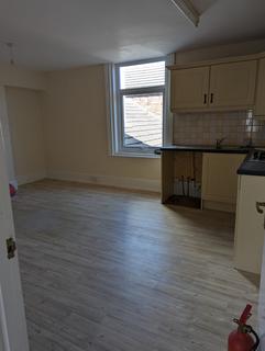 3 bedroom flat to rent, Queen Street, Redcar TS10