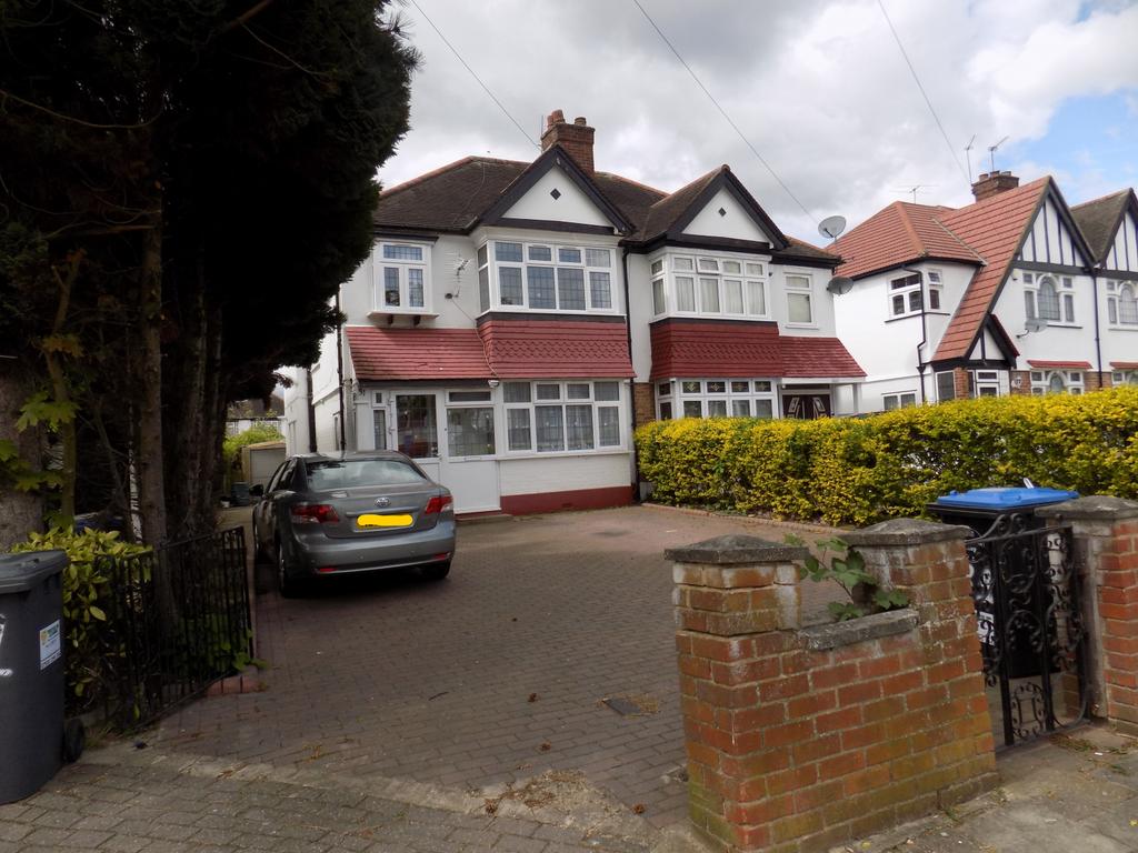 Wembley, Ha0 3 bed semidetached house £1,850 pcm (£427 pw)