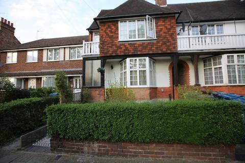 4 bedroom end of terrace house to rent, South Harrow , HA2