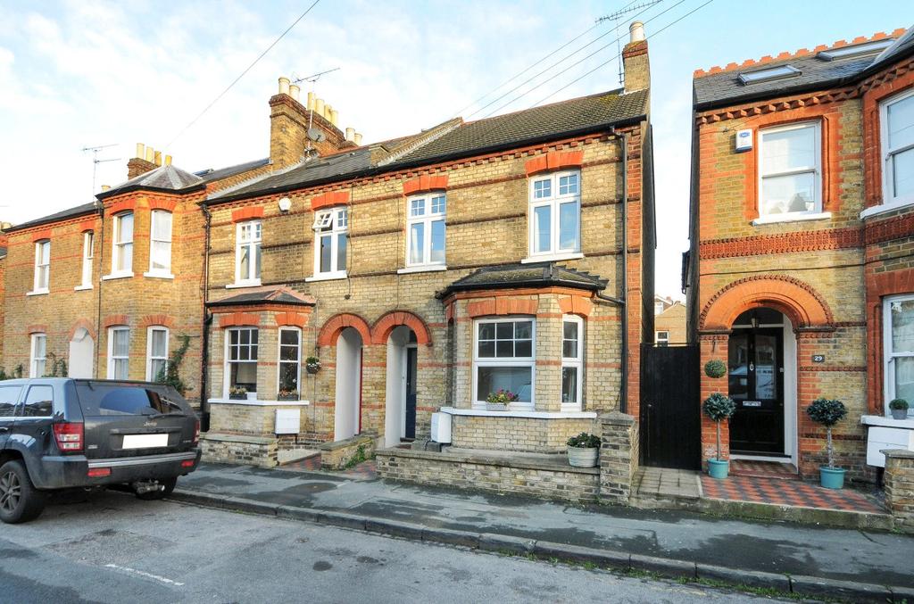 Queens Road, Windsor, Berkshire, SL4 3 bed property £1,965 pcm (£453 pw)
