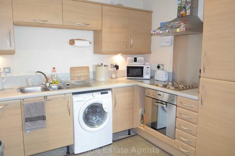 2 bedroom flat for sale, Mumby Road, Gosport