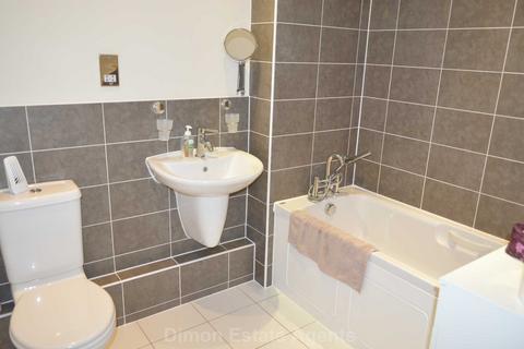 2 bedroom flat for sale, Mumby Road, Gosport