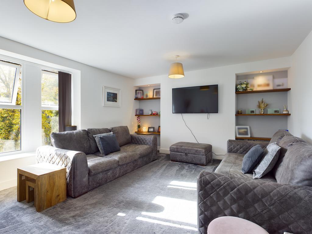 St James Crescent, Uplands, Swansea, SA1 2 bed flat to rent £950 pcm
