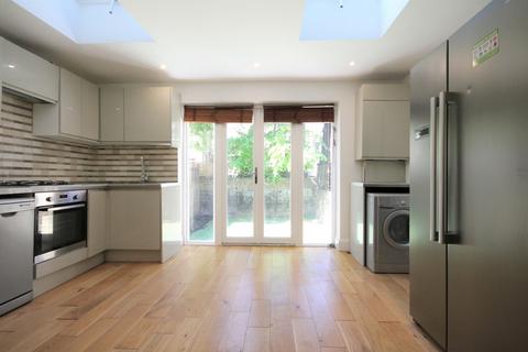 4 bedroom house to rent, Carol Street, Camden, NW1