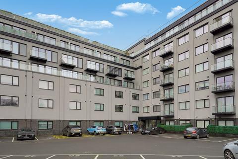 1 bedroom flat to rent, Park Avenue, Bushey, Hertfordshire, WD23