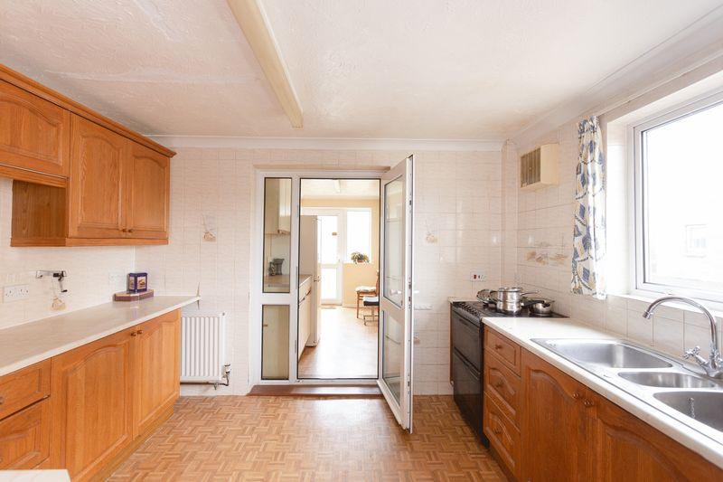 Larkhill Road, Abingdon 3 bed semidetached house £360,000
