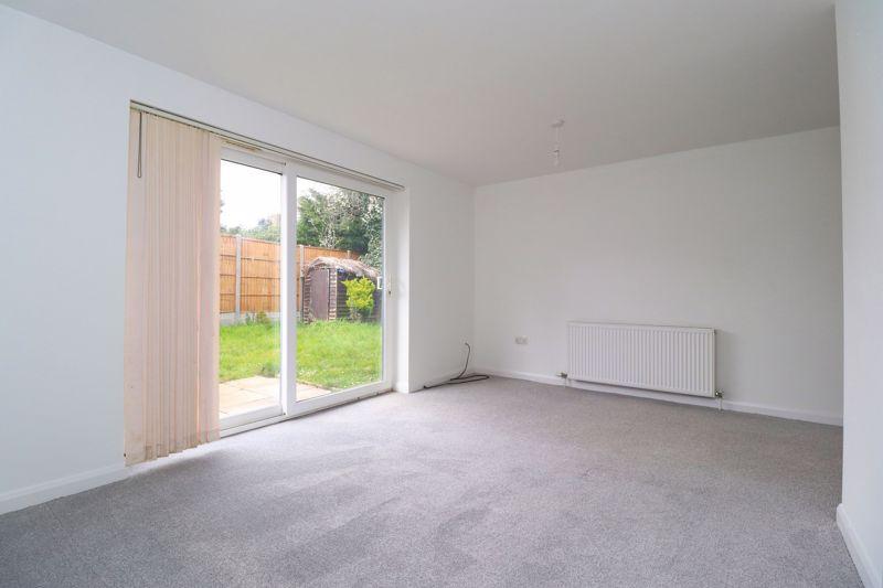 Hesters Way Road, Cheltenham 2 bed detached bungalow £1,100 pcm (£254 pw)