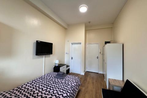Studio to rent, Finchley Road, NW3