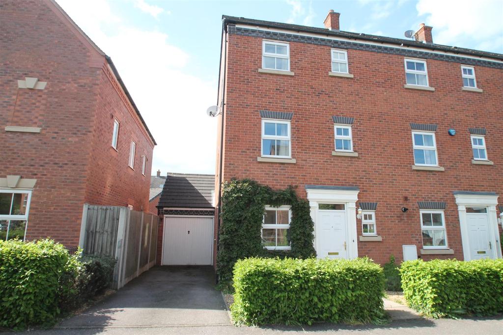 Colling Drive, Lichfield 3 bed townhouse £900 pcm (£208 pw)