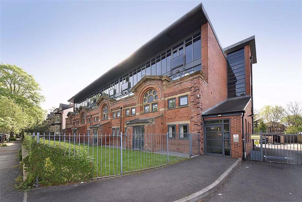 31 Range Road, Whalley Range, Manchester, M16 2 bed apartment £170,000