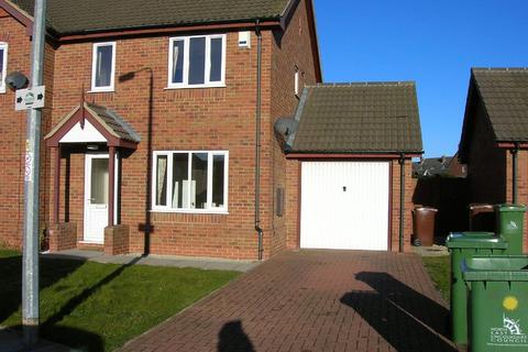 3 bedroom semi-detached house to rent, Peterhouse Road, Grimsby, Lincolnshire, DN34