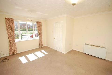 3 bedroom semi-detached house to rent, Peterhouse Road, Grimsby, Lincolnshire, DN34