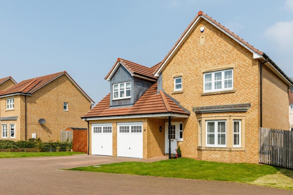 8 Rose Crescent, Mearns Grove, Newton Mearns, G77 6GQ 4 bed detached